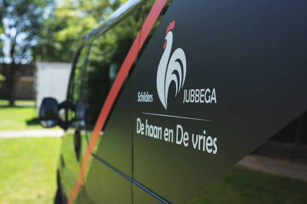 Bedrijfsbus van De Haan en De Vries Schilders